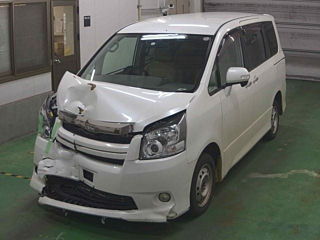 TOYOTA NOAH 2009