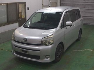 TOYOTA VOXY 2010