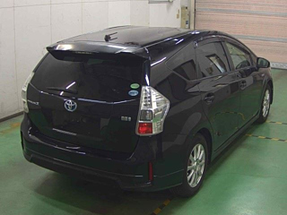 TOYOTA PRIUS ALPHA 2013