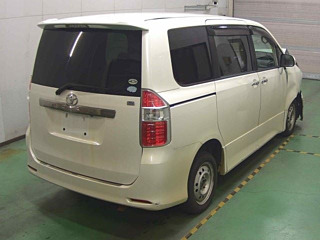 TOYOTA NOAH 2009