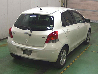 TOYOTA VITZ 2010