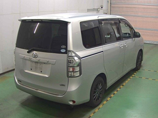 TOYOTA VOXY 2010