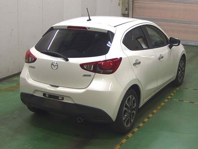 MAZDA DEMIO 2015