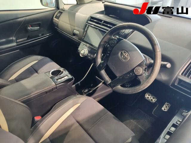 TOYOTA PRIUS ALPHA 2015