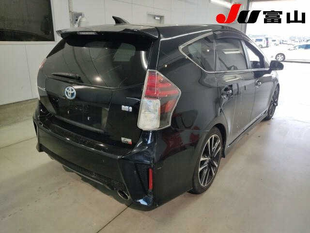 TOYOTA PRIUS ALPHA 2015