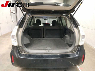 TOYOTA PRIUS ALPHA 2012