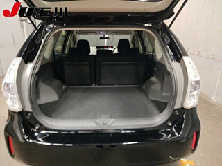 TOYOTA PRIUS ALPHA 2014