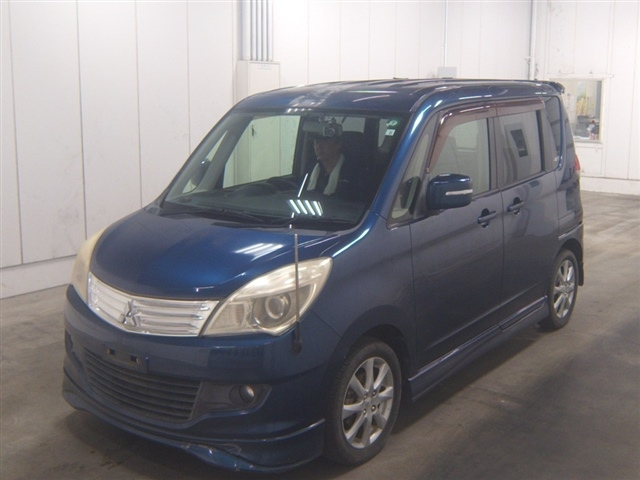 MITSUBISHI DELICA D2 2012