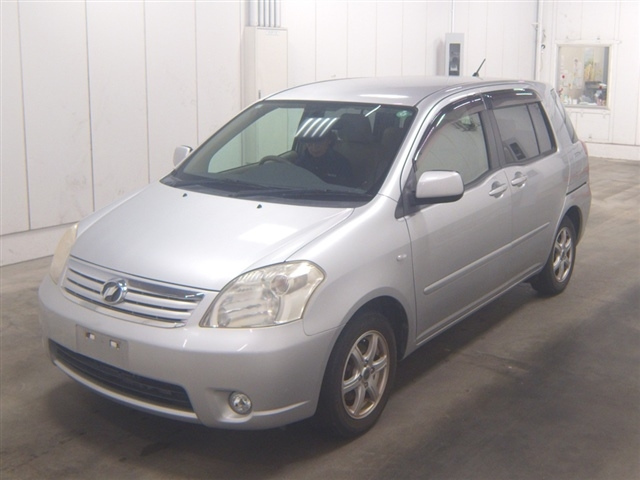 TOYOTA RAUM 2011