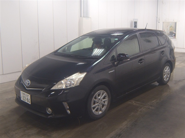 TOYOTA PRIUS ALPHA 2013