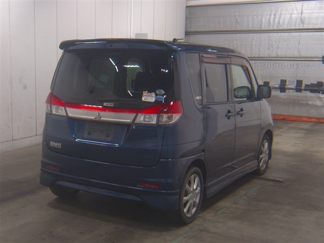 MITSUBISHI DELICA D2 2012