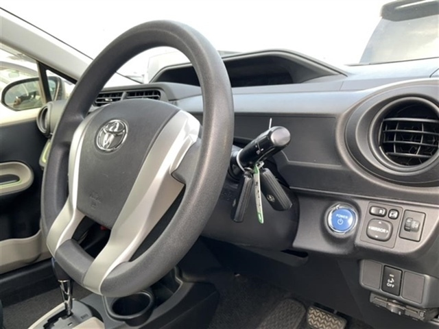TOYOTA AQUA 2012