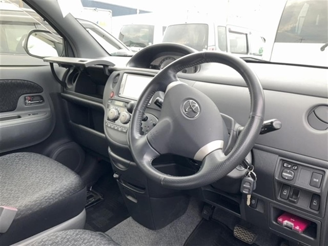 TOYOTA SIENTA 2012