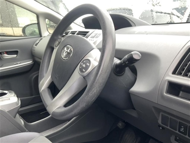TOYOTA PRIUS ALPHA 2013