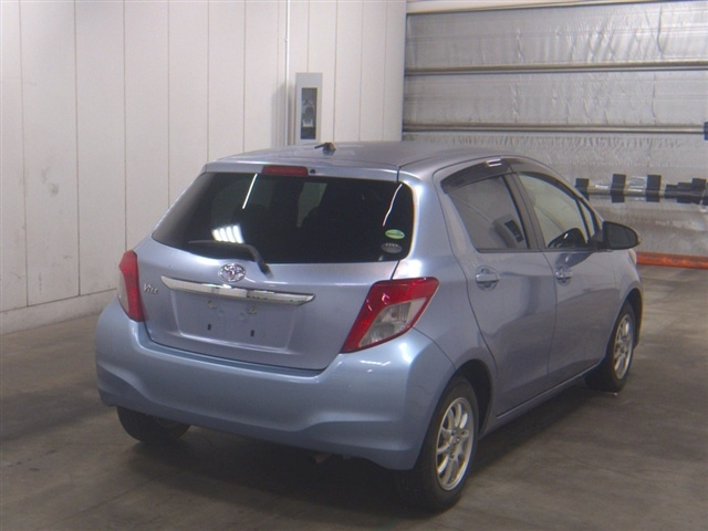 TOYOTA VITZ 2012