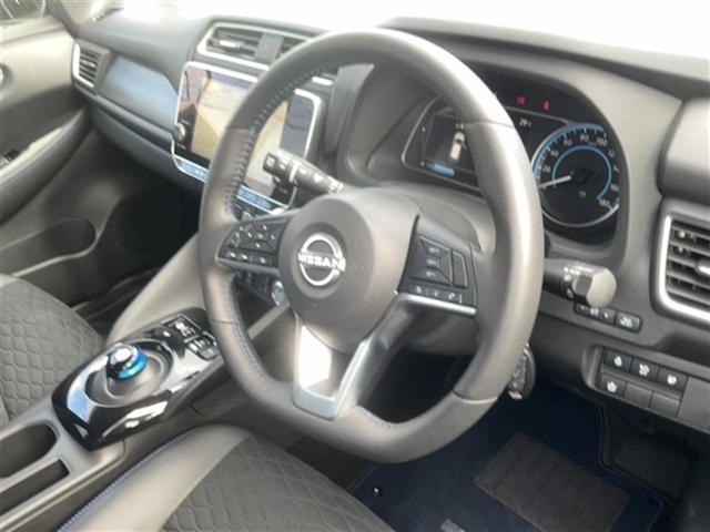 NISSAN LEAF 2023
