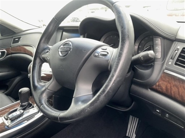 NISSAN FUGA 2010