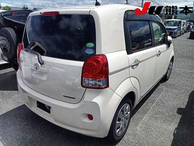 TOYOTA PORTE 2012