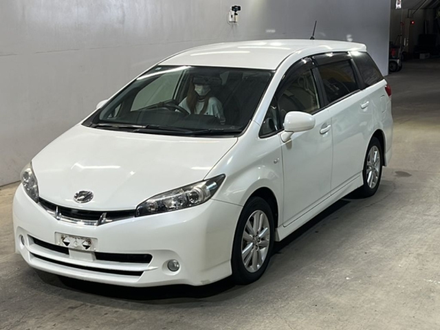 TOYOTA WISH 2011