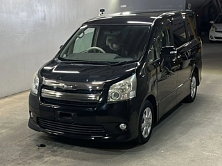 TOYOTA NOAH 2010