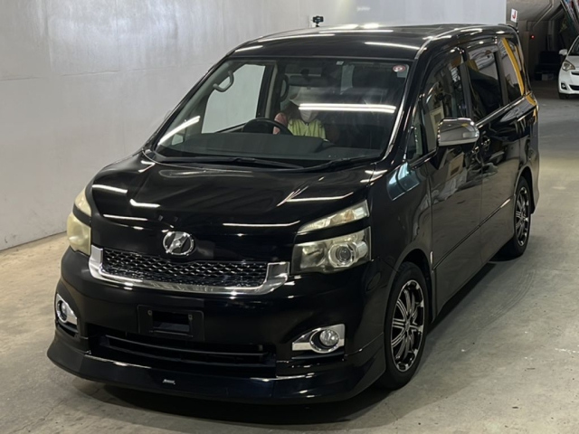 TOYOTA VOXY 2010