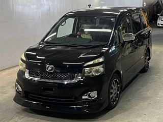 TOYOTA VOXY 2010