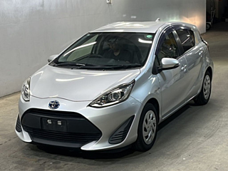 TOYOTA AQUA 2019