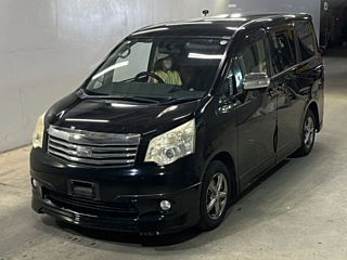 TOYOTA NOAH 2010