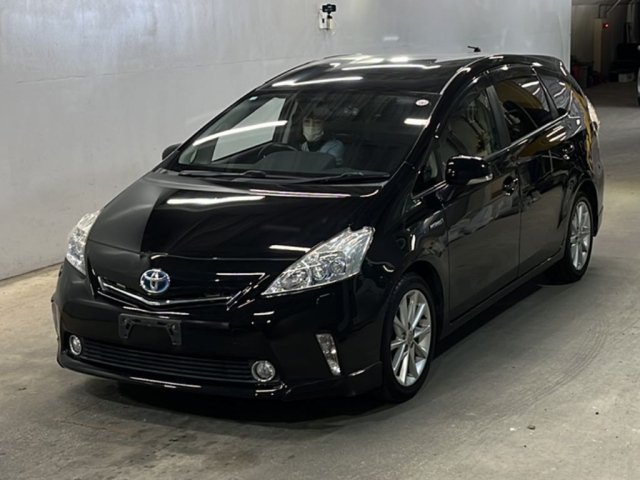 TOYOTA PRIUS ALPHA 2012