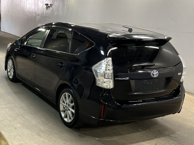 TOYOTA PRIUS ALPHA 2012