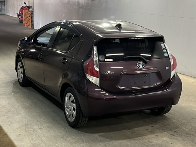 TOYOTA AQUA 2015