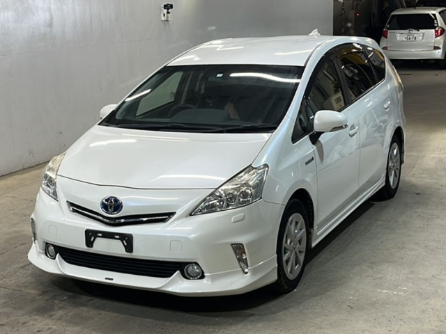 TOYOTA PRIUS ALPHA 2014