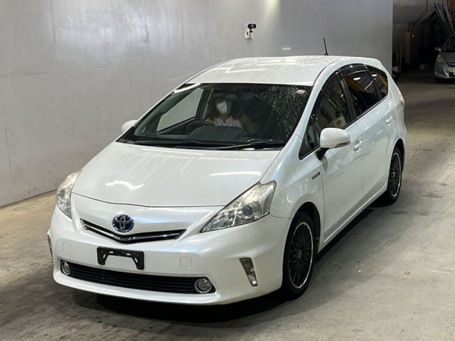 TOYOTA PRIUS ALPHA 2014