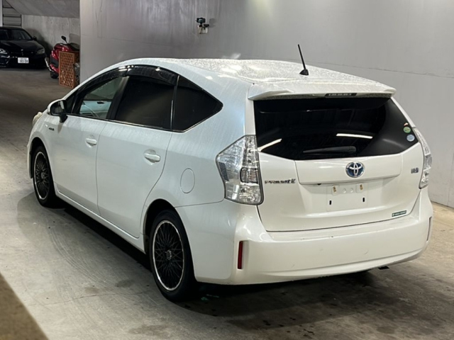 TOYOTA PRIUS ALPHA 2014