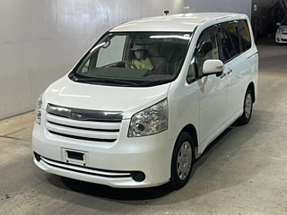 TOYOTA NOAH 2009