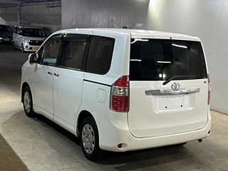 TOYOTA NOAH 2009