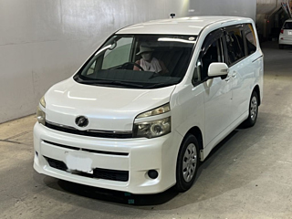 TOYOTA VOXY 2012