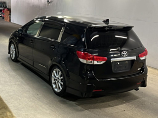 TOYOTA WISH 2010