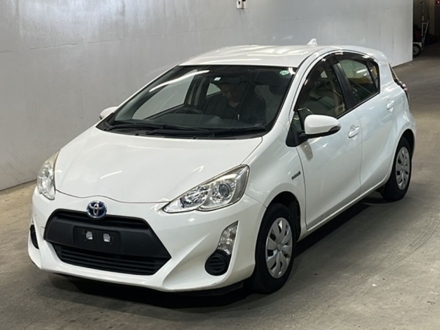 TOYOTA AQUA 2016