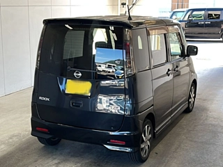 NISSAN ROOX 2011