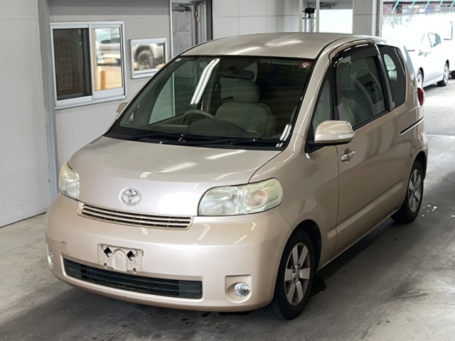TOYOTA PORTE 2010