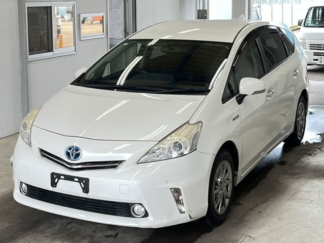 TOYOTA PRIUS ALPHA 2014
