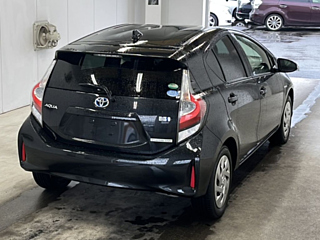 TOYOTA AQUA 2017