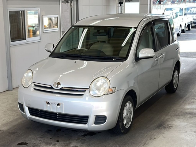 TOYOTA SIENTA 2010