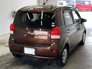 TOYOTA PORTE 2013
