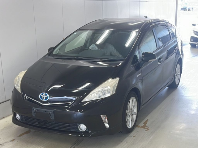 TOYOTA PRIUS ALPHA 2013
