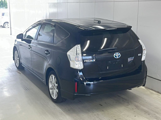 TOYOTA PRIUS ALPHA 2013