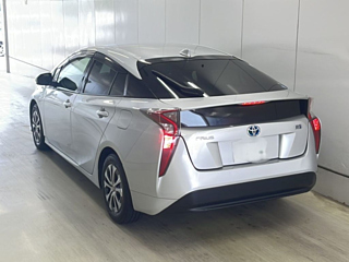 TOYOTA PRIUS 2016