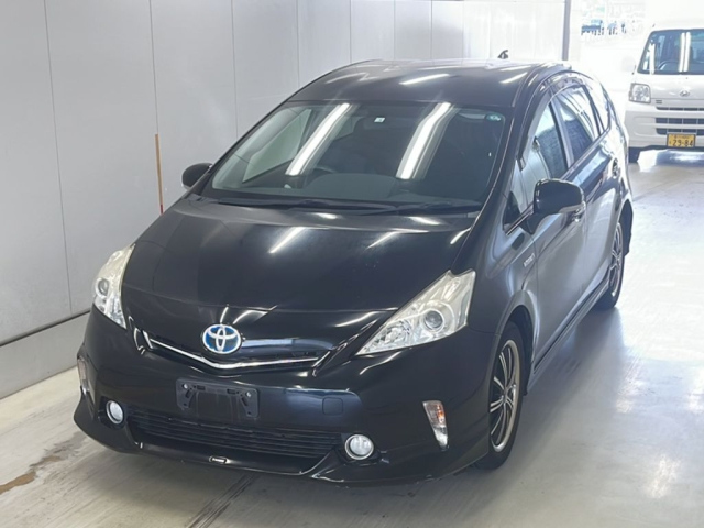 TOYOTA PRIUS ALPHA 2014