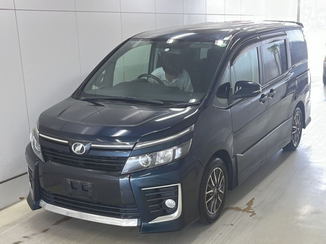 TOYOTA VOXY 2014